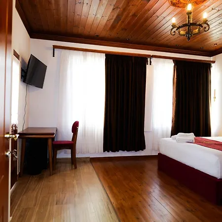 Fabiani Boutique Castle Gate Krujë